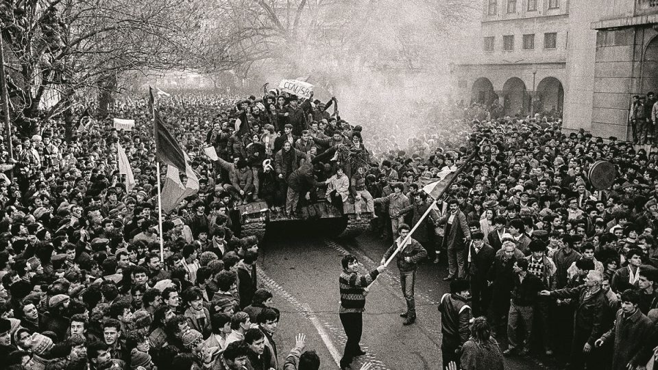 Euforie v ulicích Bukurešti 22. prosince 1989