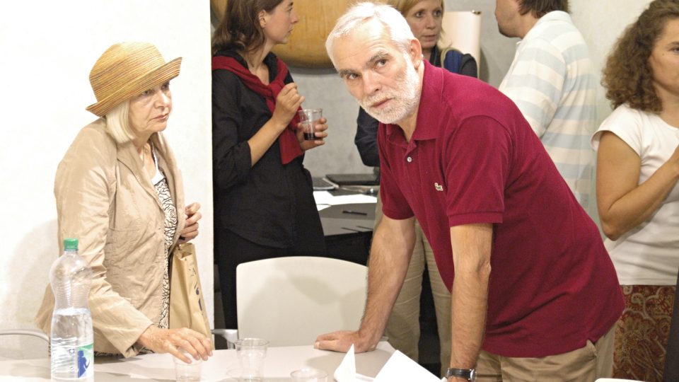 Karel Oujezdský a Věra Jirousová na vernisáži