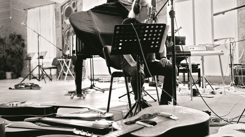 Nové album Vladimíra Mišíka vznikalo ve studiu Sono Records na Nouzoově v Unhošti pod producentským dohledem