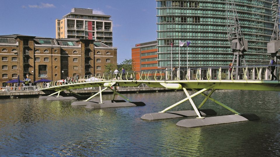 Plovoucí most pro pěší ve čtvrti Docklands avrhl architekt Jan Kaplický