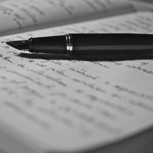 Pero a papír | foto:  Mattox,  FreeImages,  Licence FreeImages