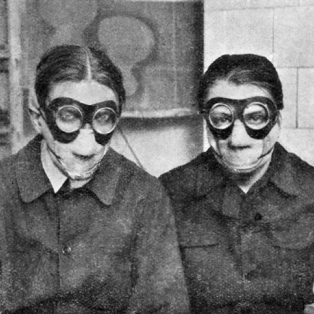 Jindřich Štyrský a Toyen během práce na díle Deka v roce 1929 | foto: Public domain,  autor neznámý