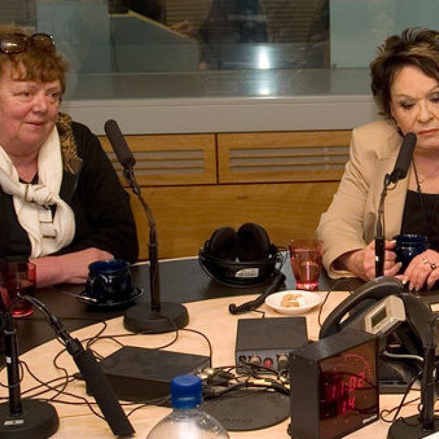Slávka Kopecká a Jiřina Bohdalová ve studiu Dvojky v roce 2011 | foto: Jan Sklenář