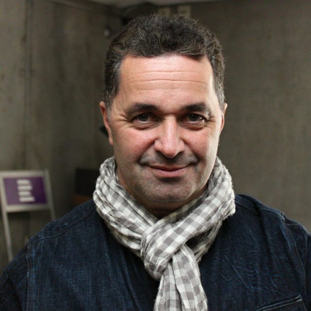 Sport Martina Dejdara baví. Hraje tenis,  ale nejvíc ho bere hokej. „Hraju za HC Olymp Praha. Je to nádherný!“ | foto: Adam Kebrt,  Český rozhlas