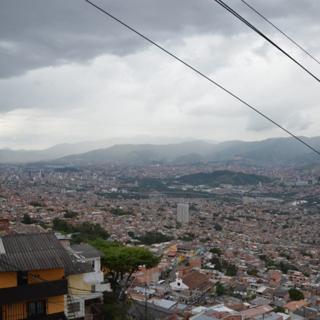 Není divu,  že se v takových kopcích využije lanovka jako MHD | foto: David Koubek,  Český rozhlas