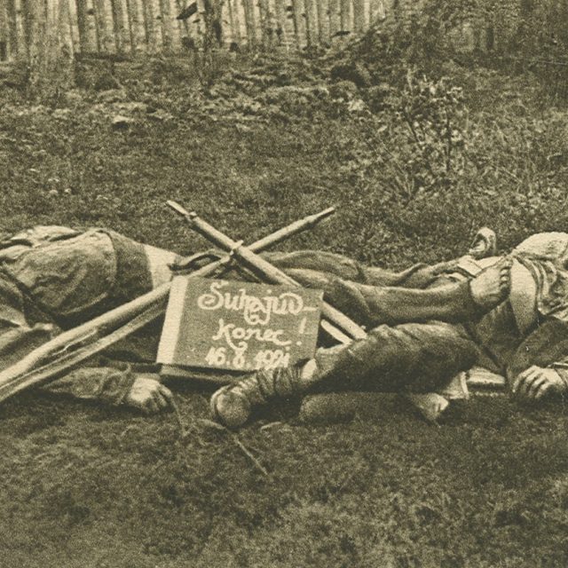 Jediný dochovaný snímek Nikoly  (vlevo) a Juraje Šuhajových | foto: Wikimedia Commons,  Pestrý týden  (1937),  CC0 1.0