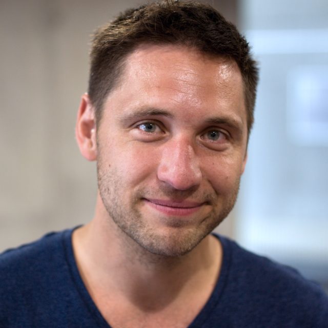 Martin Písařík se před kamerou objevil už jako dítě ve filmu Karla Kachyni Městem chodí Mikuláš. A na rozdíl od mnoha jiných dětských herců u hraní vydržel | foto: Adam Kebrt,  Český rozhlas