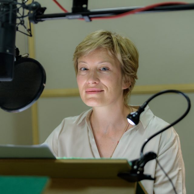 Helena Dvořáková loni načetla román Temná dcera,  nyní je interpretkou další knihy Eleny Ferrante. Četba z Tíživé lásky vznikla v režii Dimitrije Dudíka. | foto: Khalil Baalbaki,  Český rozhlas