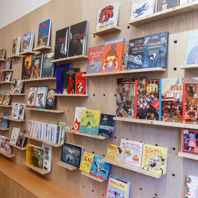Nakladatelství knih pro děti otevřelo pod Vyšehradem knihkupectví | foto: Tomáš Česálek,  Meander