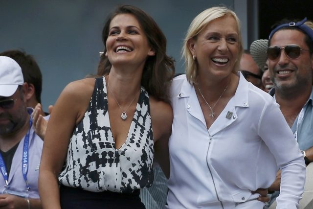 Martina Navrátilová požádala na centrálním dvorci v průběhu US Open o ruku svoji přítelkyni | foto: Reuters