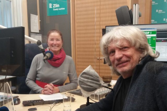 Jiří Pavlica a Andrea Kratinová ve studiu Českého rozhlasu Zlín | foto: Tomáš Chrástek