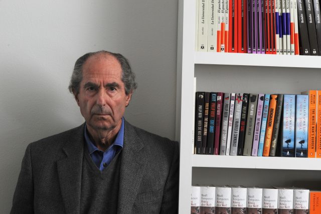 Roth se bránil nálepce „židovský spisovatel“. „Pokud něčím jsem,  pak jedině spisovatelem americkým, “ zdůrazňoval. | foto: Fotobanka Profimedia