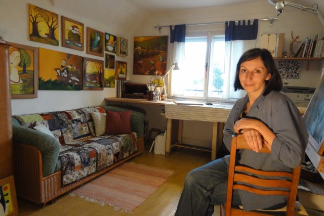 Malířka Kateřina Ašenbrennerová ve svém ateliéru | foto: archiv Kateřiny Ašenbrennerové