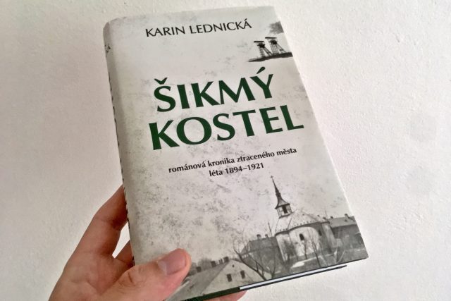 Obálka knihy Karin Lednické Šikmý kostel | foto: Jonáš Zbořil,  Český rozhlas